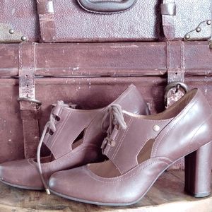 Clark's High heels 6.5 Classic Retro style